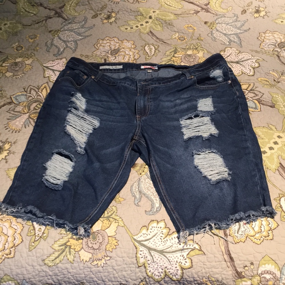 Distressed Bermuda jean shorts NWOT